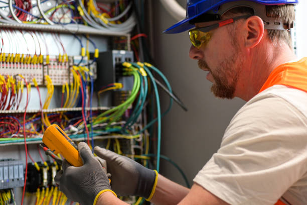 Best Commercial Electrician Services  in Lindstrom, MN